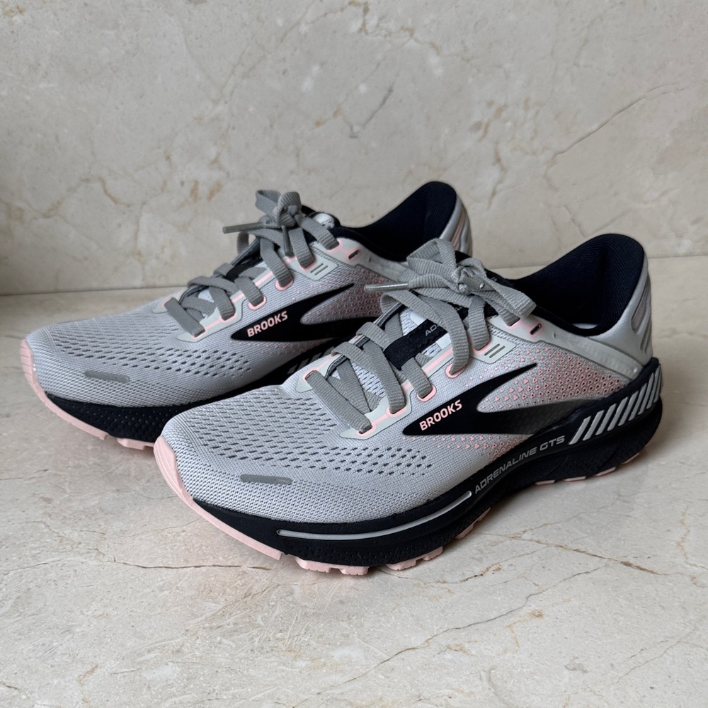 Brooks Women's Gray and Pink Adrenaline GTS 22 - size 6